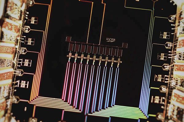 First-ever quantum device that detects and corrects its own errors