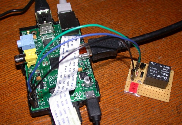 Raspberry Pi – Controlling a Relay.jpg