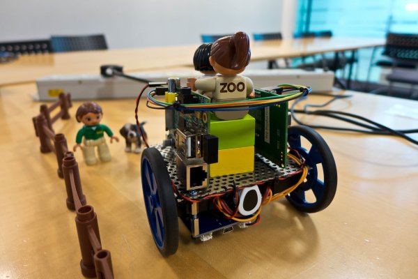 XMOS startKIT Building an XMOS and Raspberry Pi Robot XMP-1
