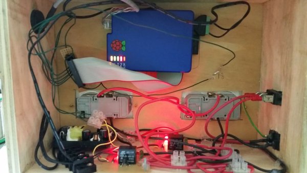 Web Based, Raspberry pi controlled, 2 channel relay mains control box.