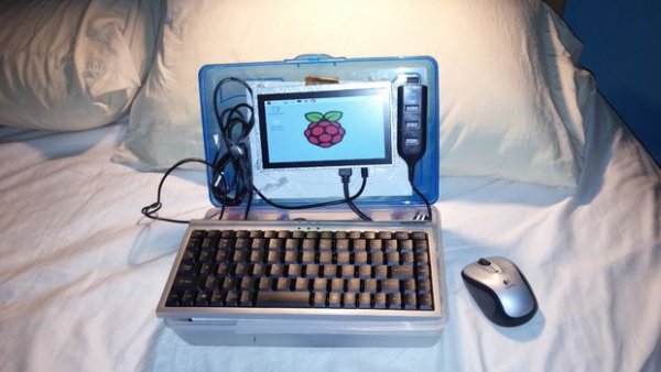 Netbook Laptop Build for $ 160 Raspberry Pi Powered