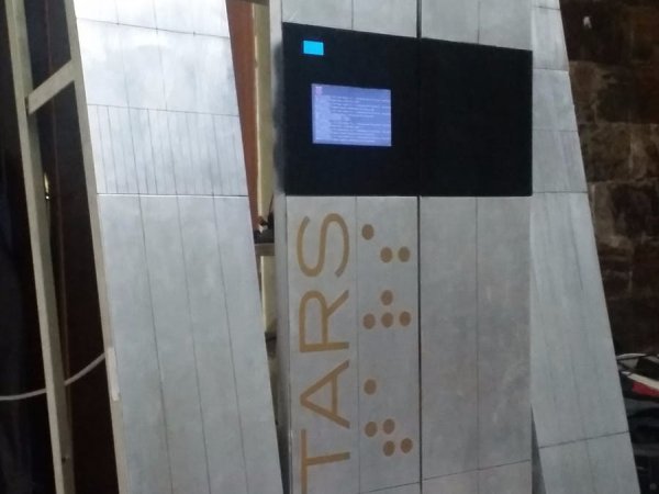 tars-the-robot-from-interstellar-movie