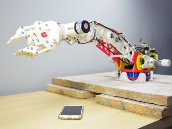 open source connected robot arm
