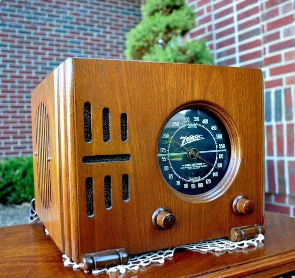 Zenith 5R216 Cube Radio