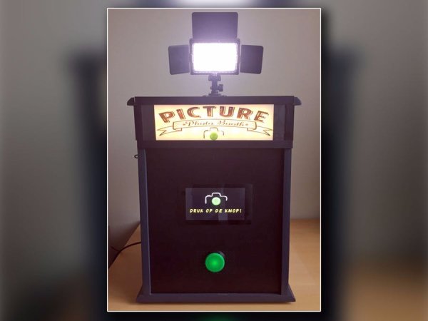 Photo Booth Powered by a Raspberry PI