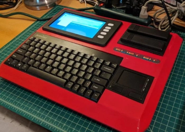 Raspberry Pi Cyberdeck inspired by 1980s MSX computer
