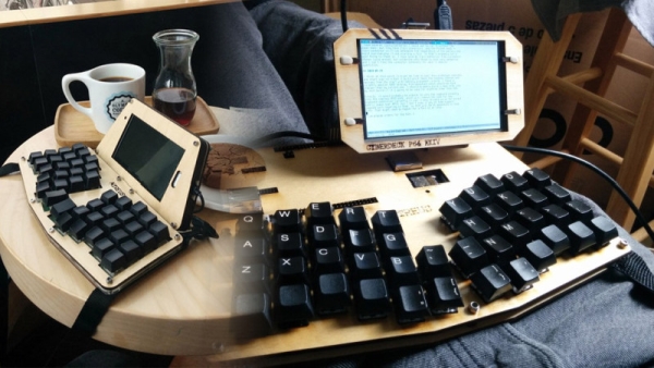 A-CYBERDECK-BUILT-WITH-ERGONOMICS-IN-MIND