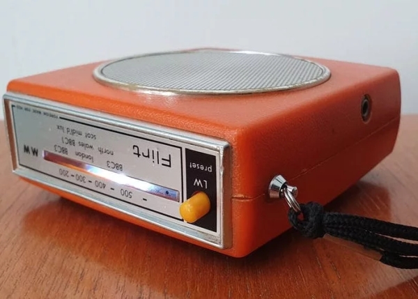 Raspberry-Pi-Internet-radio-1970’s-style