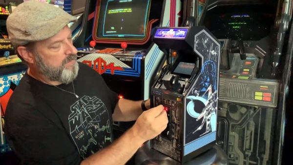 MINIATURE STAR WARS ARCADE LETS YOU BLOW UP THE DEATH STAR ON THE GO