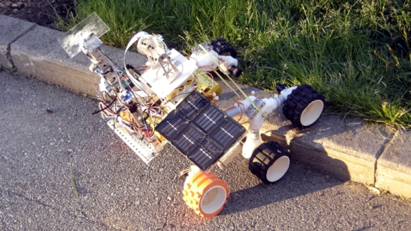 STUDENT-ROVER-EXPLORES-THE-BACKYARD-IN-TRIBUTE