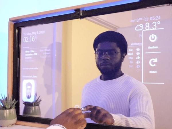 Smart Mirror Touchscreen with Face Recognition