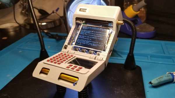 TIGHTLY-PACKED-RASPBERRY-PI-TRICORDER-IMPRESSES