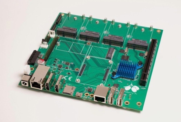 Raspberry-Pi-equipped-with-11-PCI-express-slots