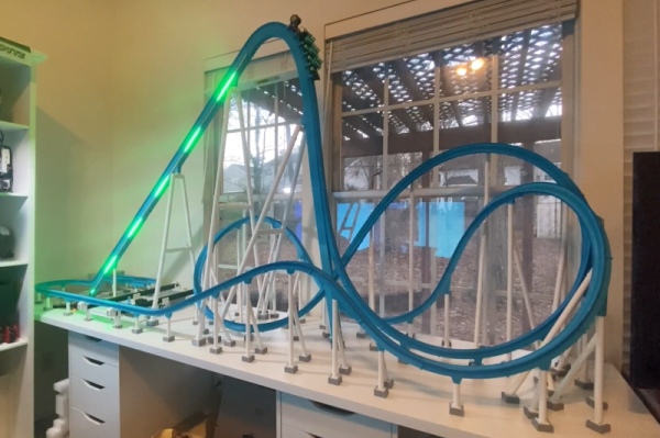 3D PRINTED MODEL ROLLER COASTER ACCURATELY SIMULATES THE REAL THING