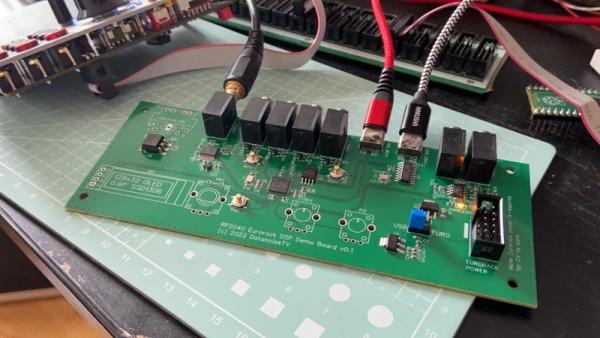 A SIMPLE RP2040-BASED AUDIO DSP BOARD