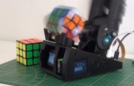 ANOTHER RUBIK’S CUBE ROBOT IS SIMPLE BUT SLOW