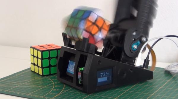 ANOTHER RUBIK’S CUBE ROBOT IS SIMPLE BUT SLOW