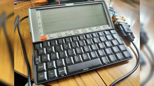 Retro Psion 5MX PDA Tweets Via Raspberry Pi Zero