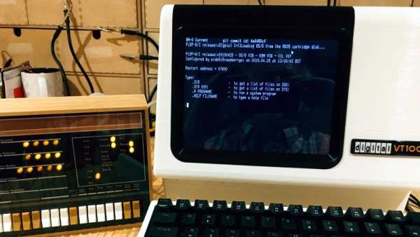 2 3 SCALE VT100 TERMINAL GETS CLOSER TO ITS ROOTS