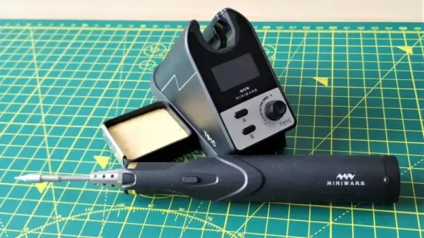 MINIWARE TS1C A CORDLESS SOLDERING IRON WITH A STATION